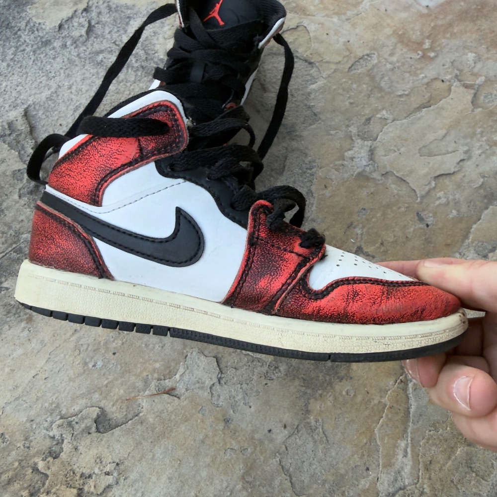 Nike Air Jordan Retro 1 Mid SE GS Toddler Shoes Size 13C Black Infrared - Picture 3 of 10